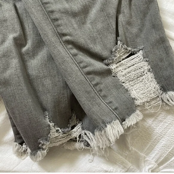 Universal Thread Distressed skinny Gray Jeans 16 - Picture 3 of 9